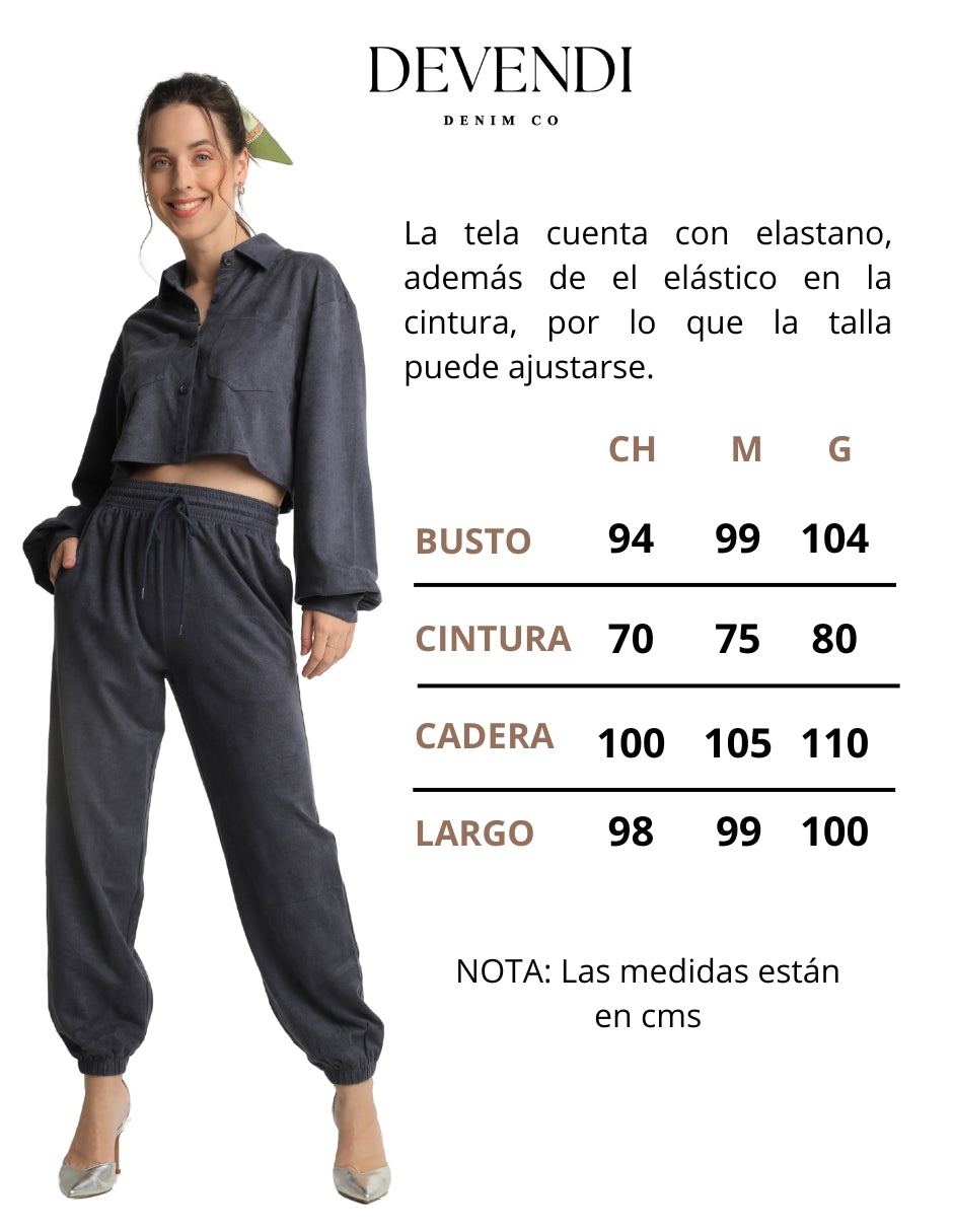 Conjunto en Tela Aterciopelada: Camisa Corta con Manga Larga y Botones Habilitados, Pantalón Jogger con Elástico Color Azul