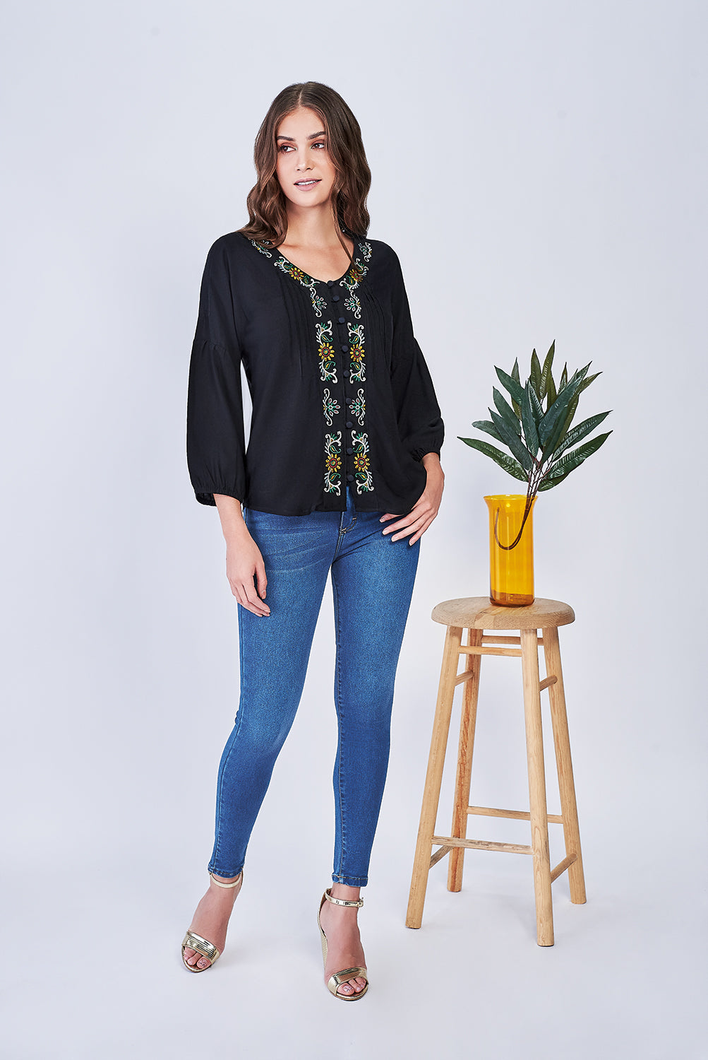 Jeans Azul Mujer de Mezclilla Suavizada, Tiro Alto y Stretch - Estilo Vaquero Cómodo.