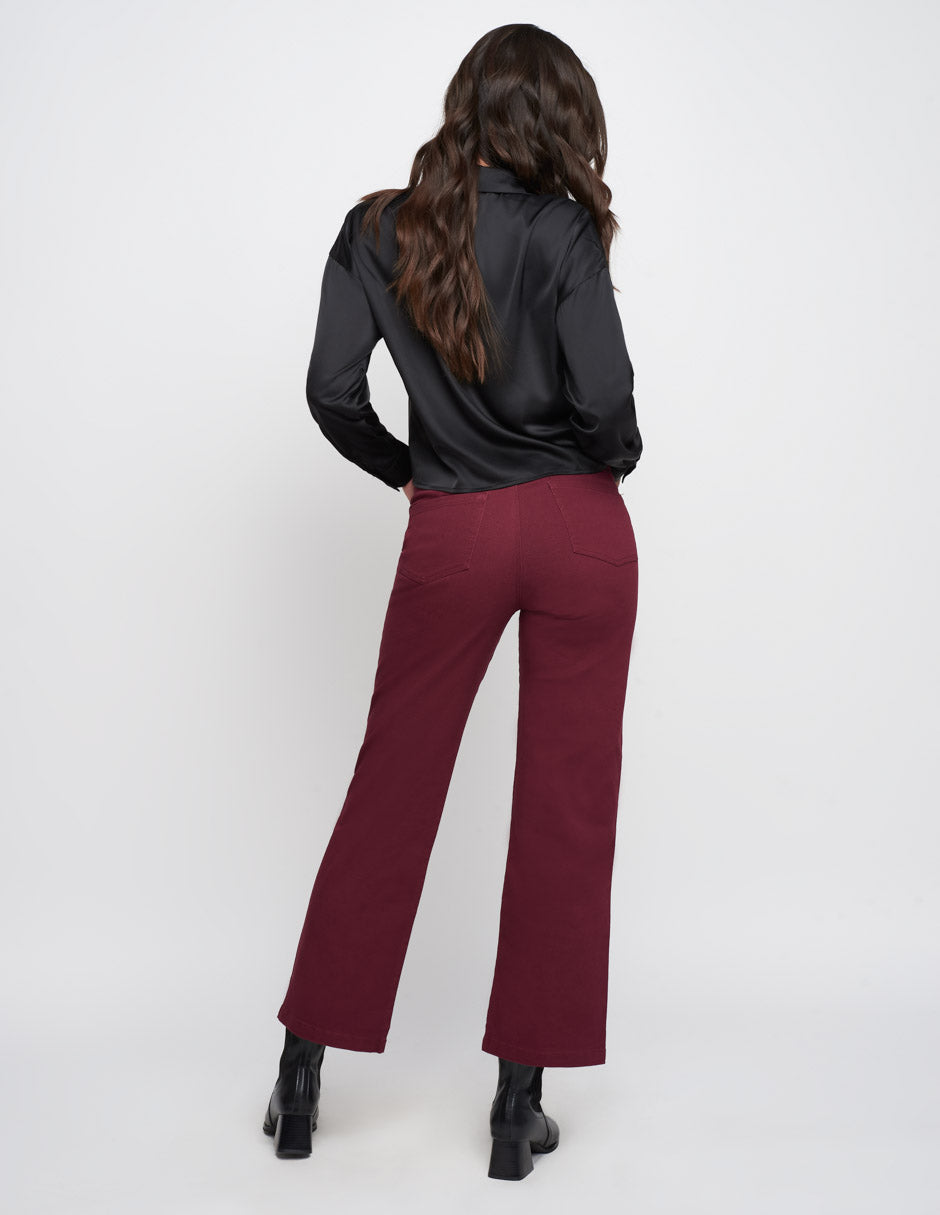 Pantalón para mujer de gabardina en color tinto tiro alto a la cintura corte recto