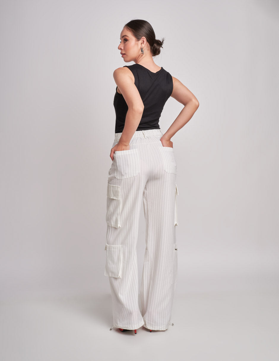 Pantalón Tiro Alto de Rayas: Cargo para un Look Versátil