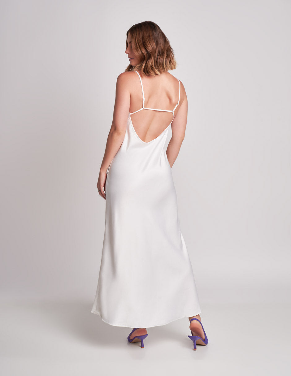 Vestido Largo Satinado: Sofisticación con Tirantes Ajustables