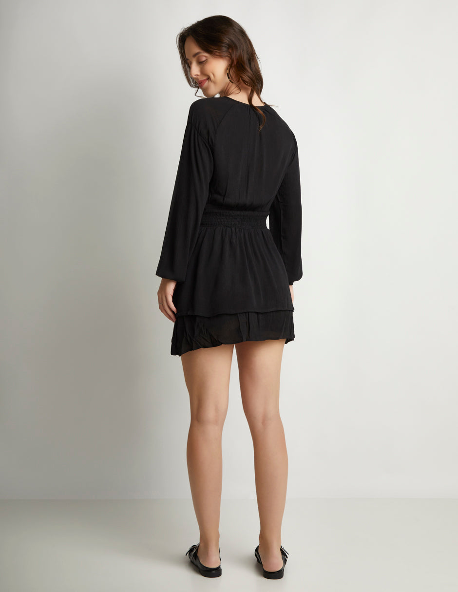 Vestido Corto Negro en Tela Ligera con Manga Larga, Escote Redondo con Gota, Smock en Cintura y Volumen en Falda