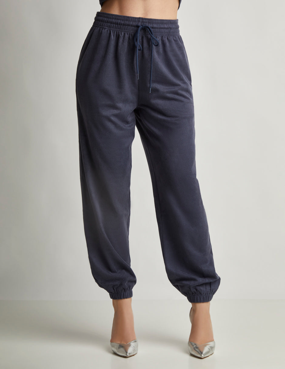 Conjunto en Tela Aterciopelada: Camisa Corta con Manga Larga y Botones Habilitados, Pantalón Jogger con Elástico Color Azul