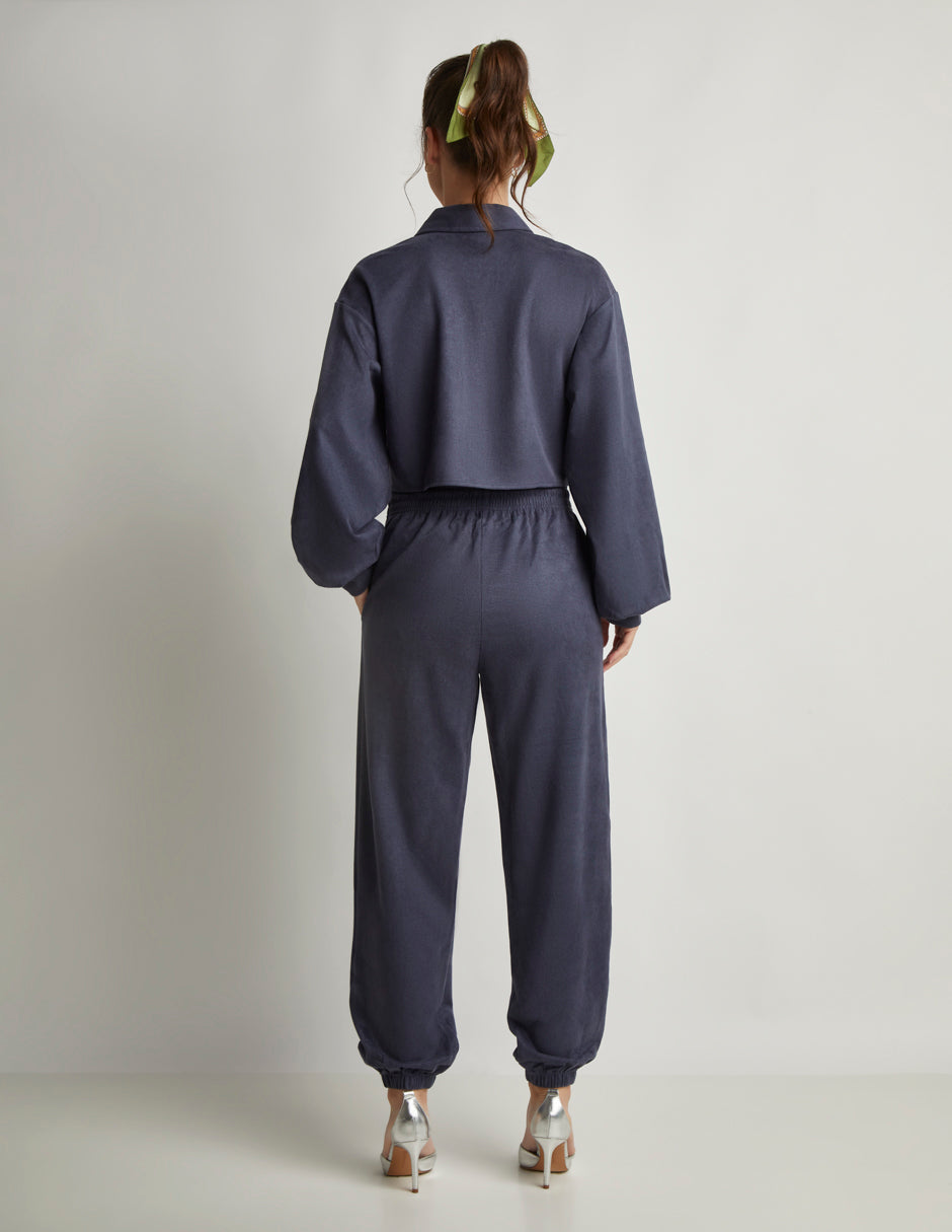 Conjunto en Tela Aterciopelada: Camisa Corta con Manga Larga y Botones Habilitados, Pantalón Jogger con Elástico Color Azul
