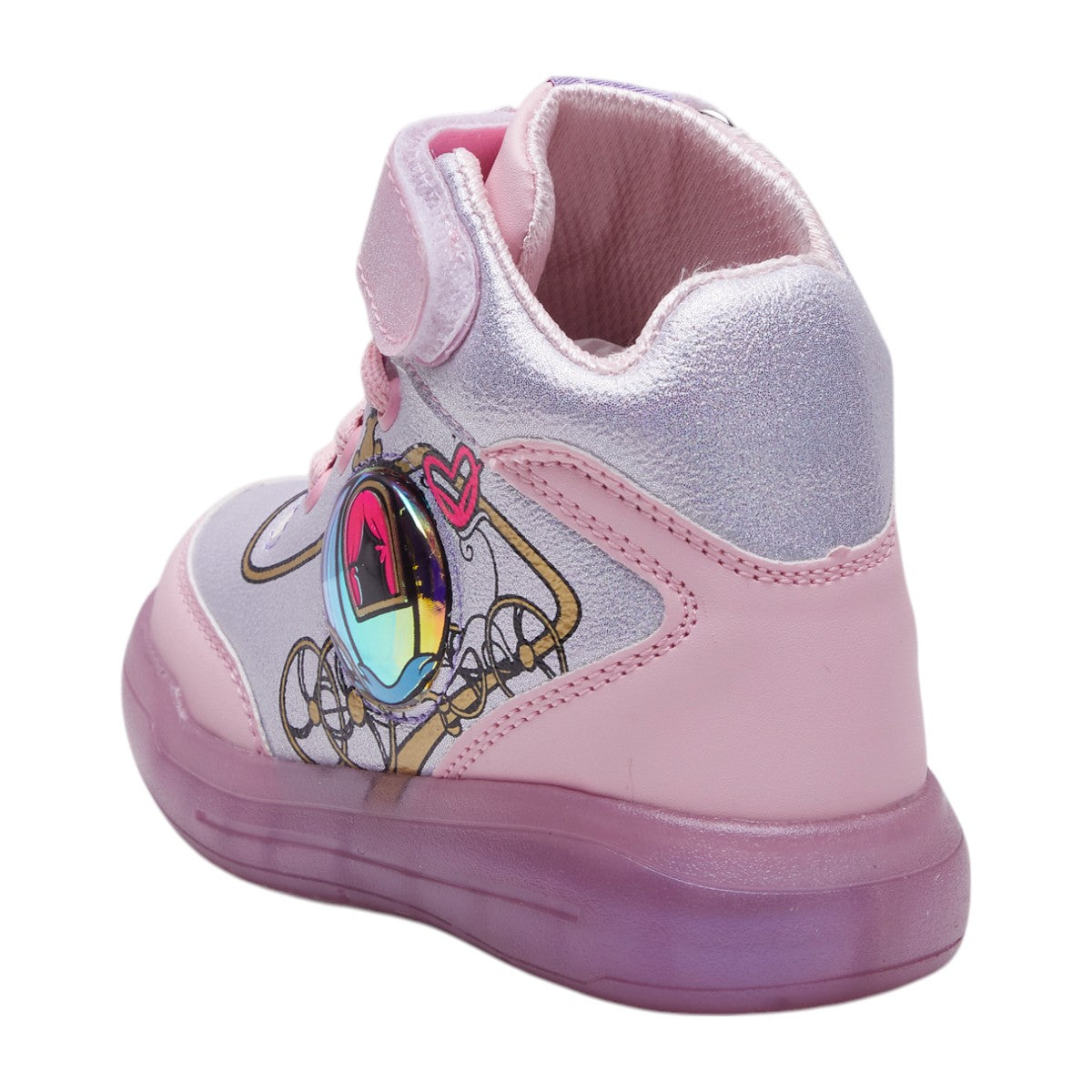Tenis de bota para niña en piel sintética plateada con rosa, suela transparente rosa, agujetas funcionales, broche de soporte en tobillo y diseño ilustrado de carruaje dv2925