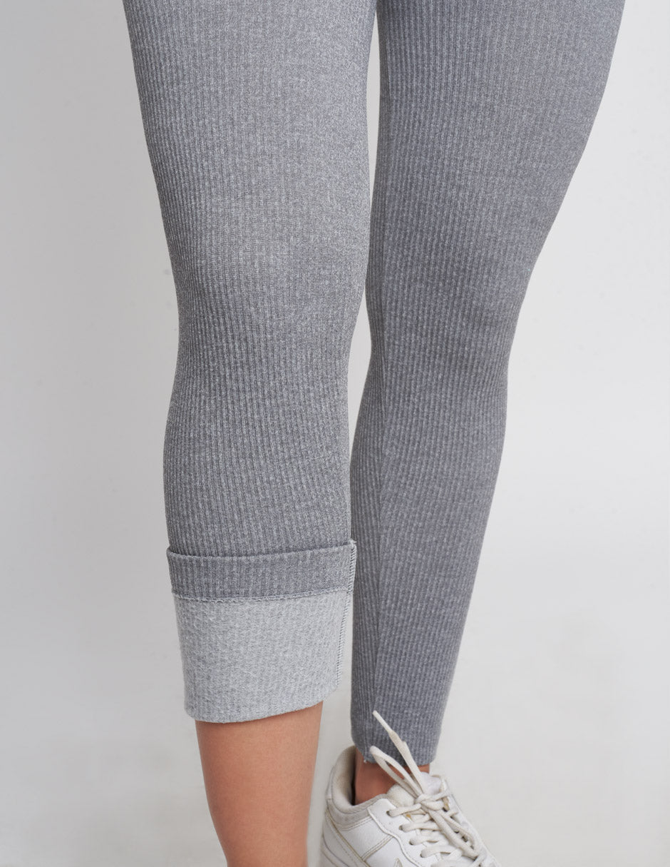 Leggings para mujer suaves al tacto con textura rib en color gris