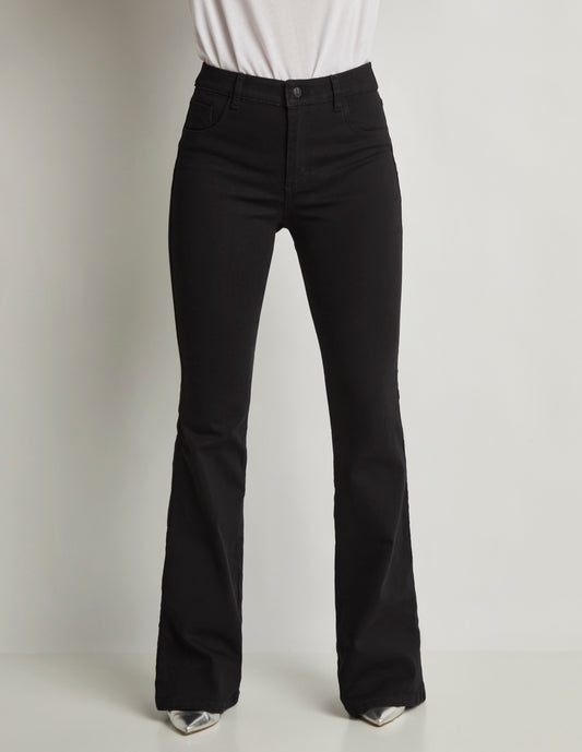 Pantalón Jeans Acampanado: Tiro Alto, Mezclilla Stretch, Color Negro.