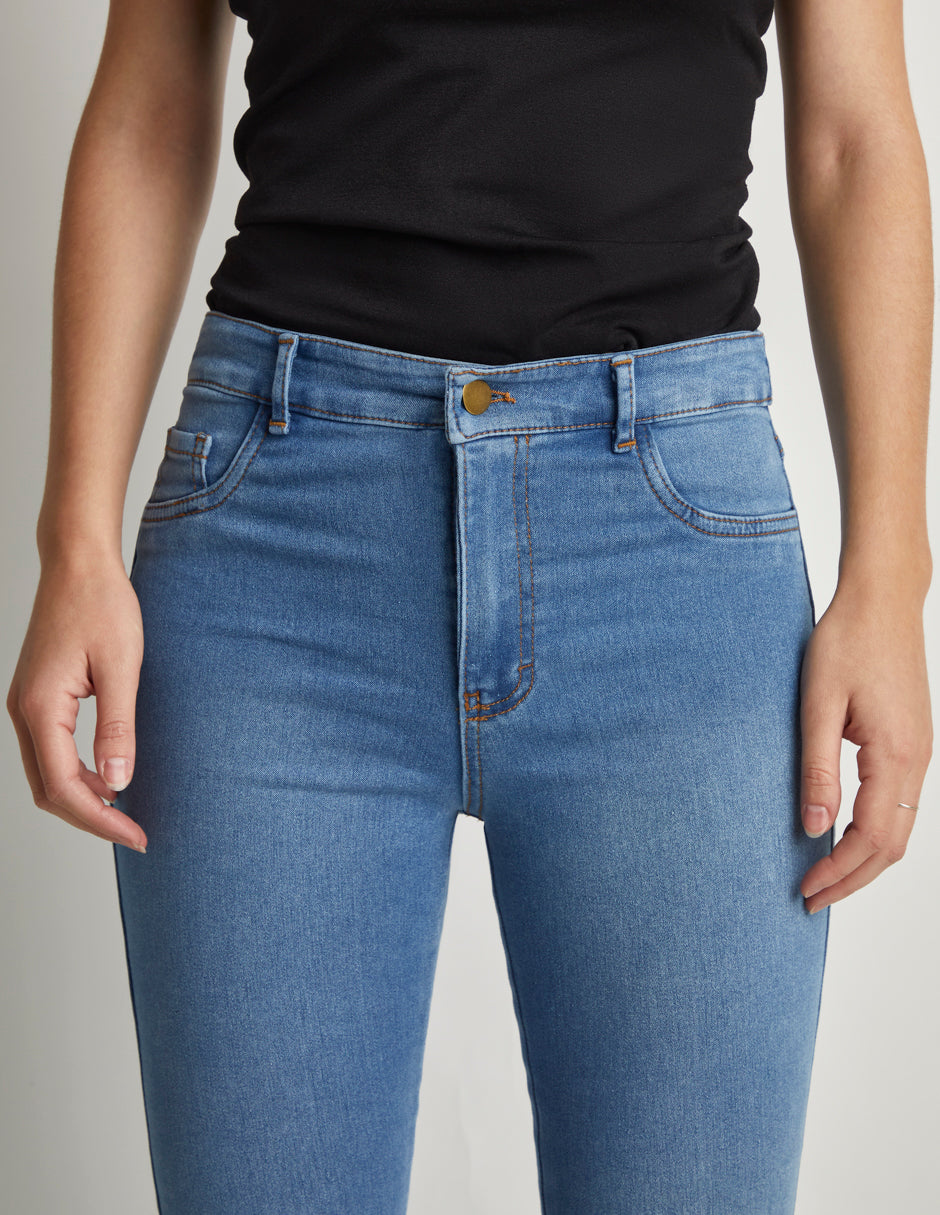 Jeans Azul Mujer, Mezclilla Acampanado Stone Claro con Stretch - Estilo Vaquero.