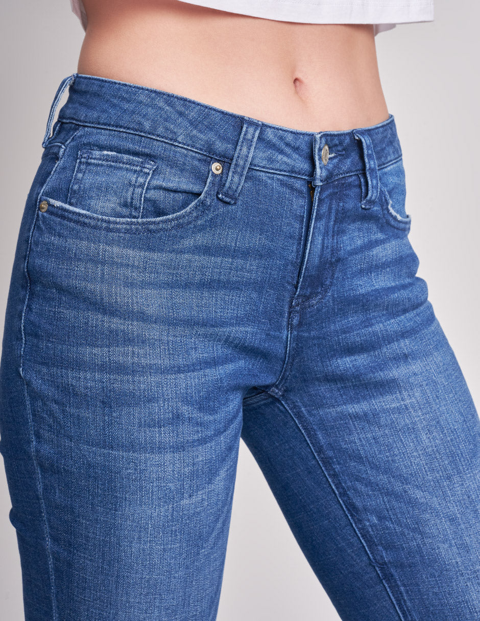Pantalón Jeans Tiro Alto: Animal Print para un Toque Salvaje