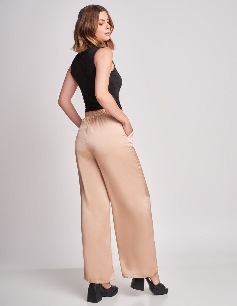 Pantalón Cafe Satinado: Recto y Elegante con Tiro Alto