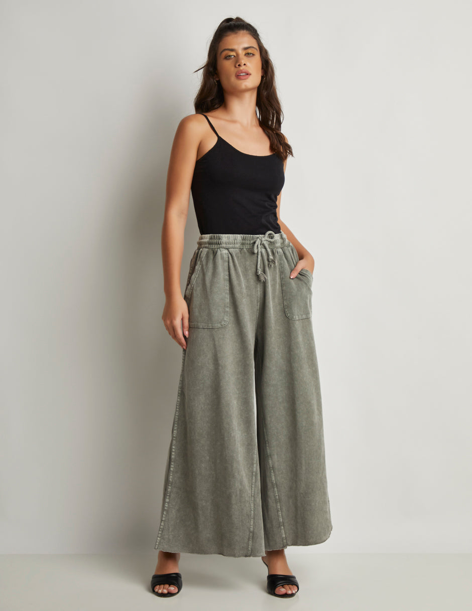 Pantalón Wide Leg en Tela Stretch Color Gris con Elástico en Cintura – Cómodo y Versátil