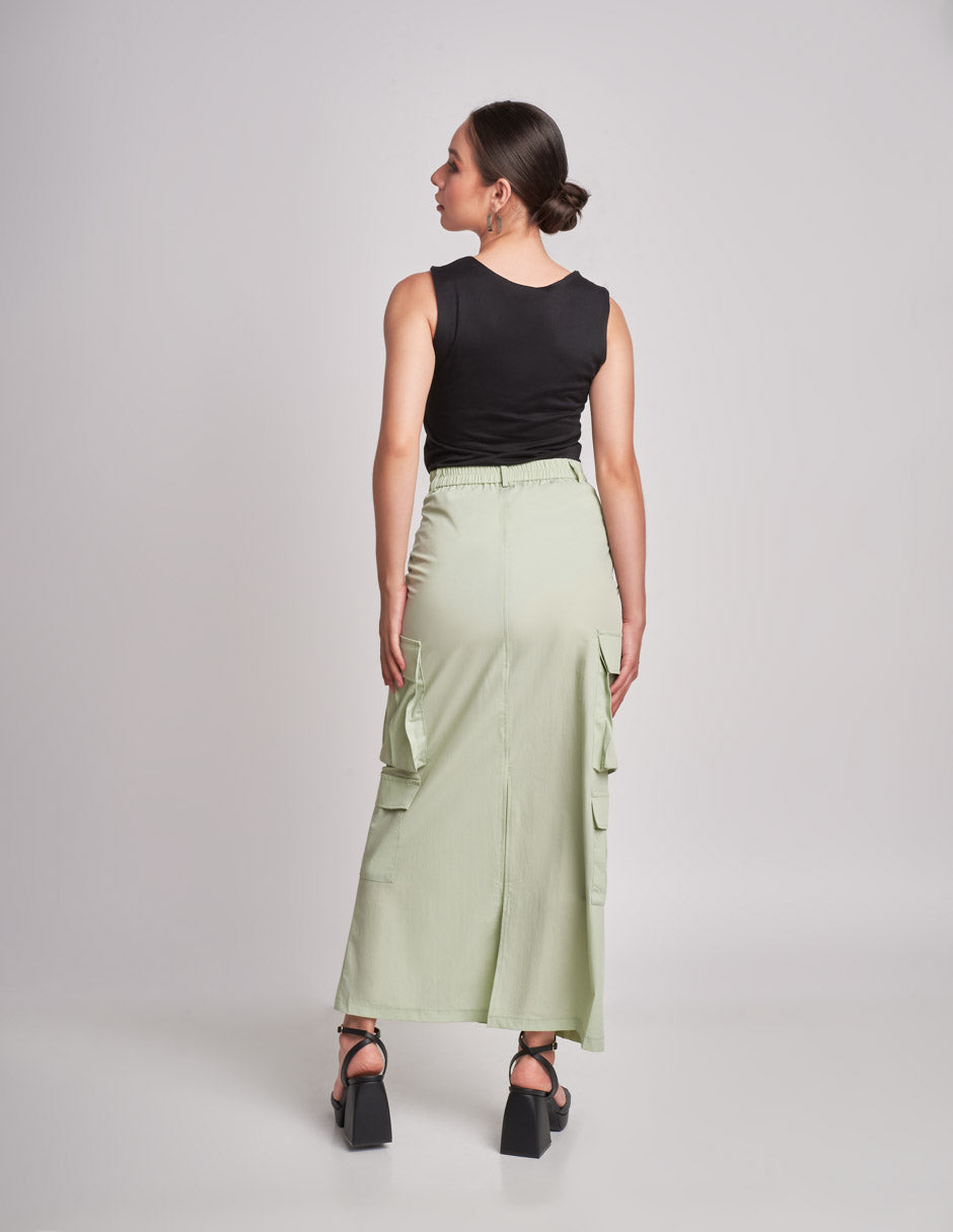 Falda Tiro Alto Color Verde: Cargo para un Look Versátil