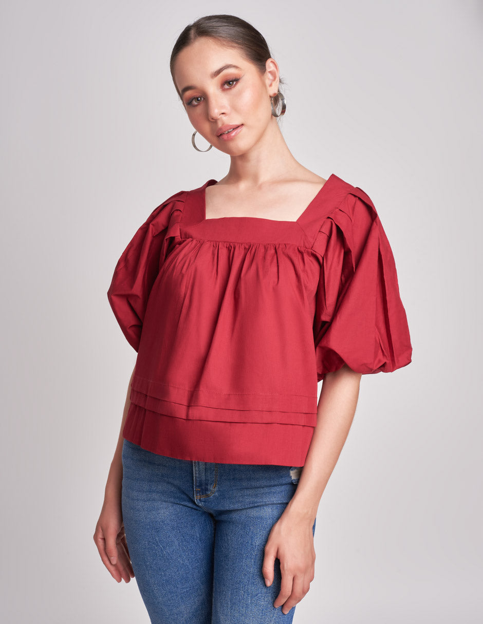 Blusa con Escote Cuadrado: Mangas Abullonadas para un Toque Chic