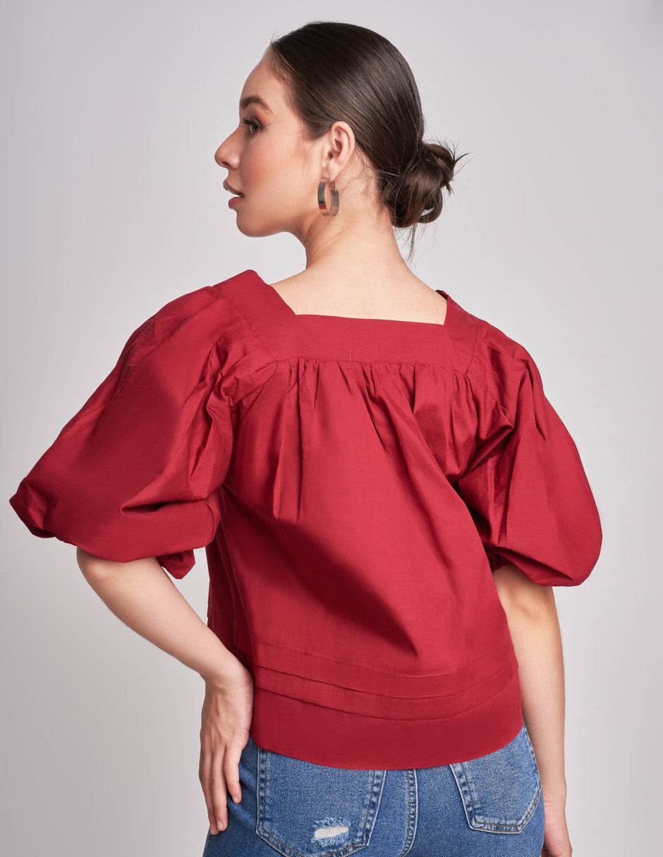 Blusa con Escote Cuadrado: Mangas Abullonadas para un Toque Chic