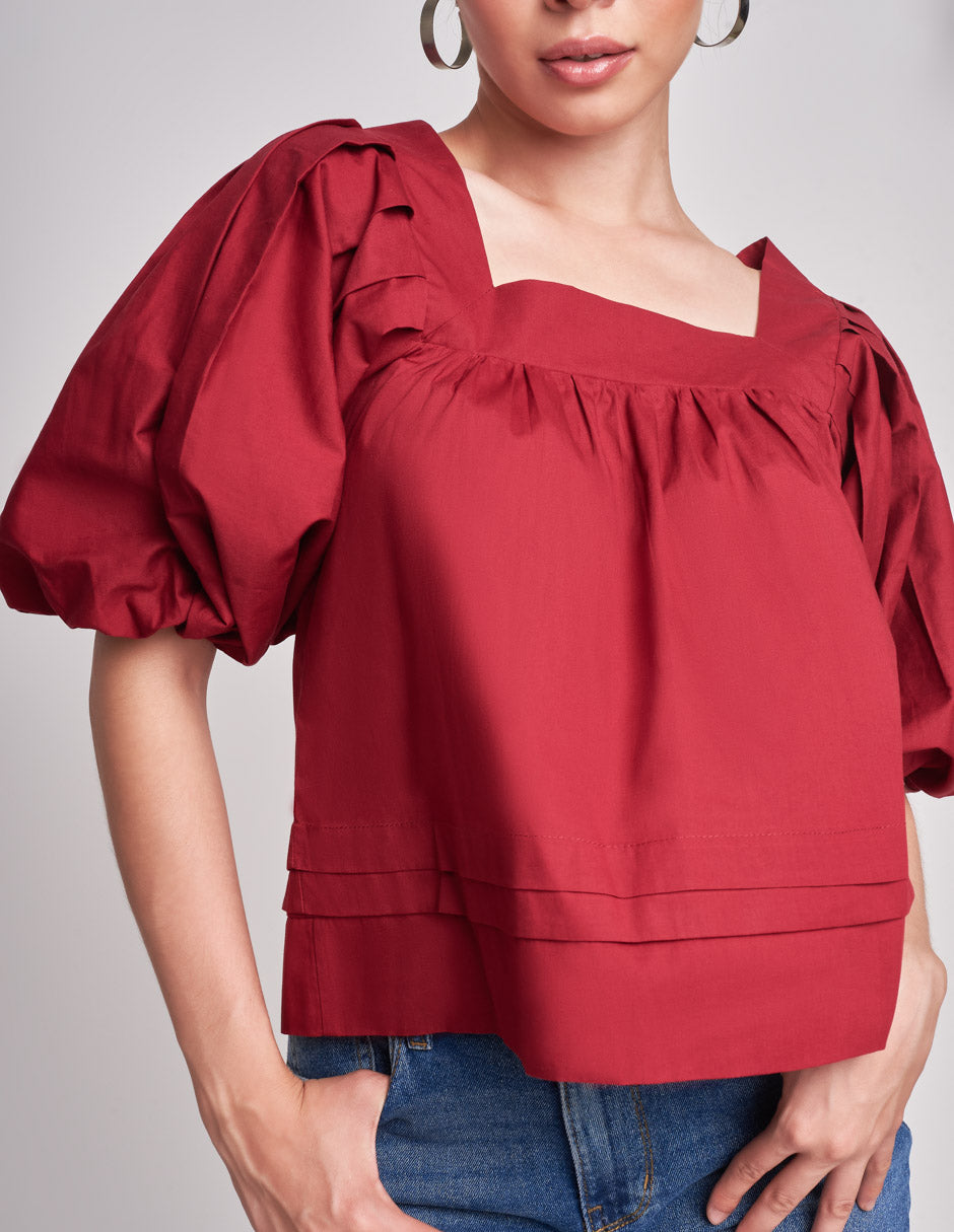 Blusa con Escote Cuadrado: Mangas Abullonadas para un Toque Chic