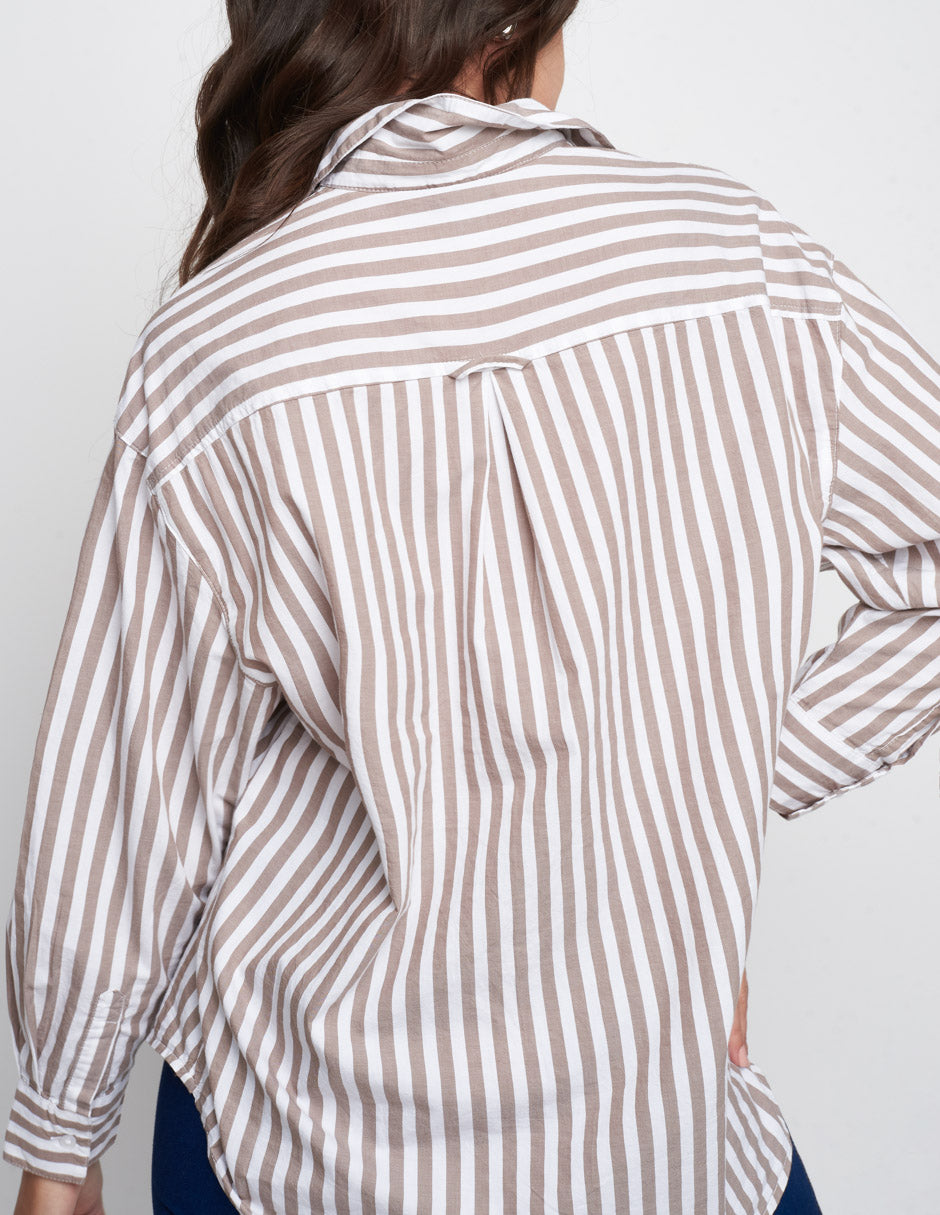 Camisa para mujer de tela de algodón en color con líneas