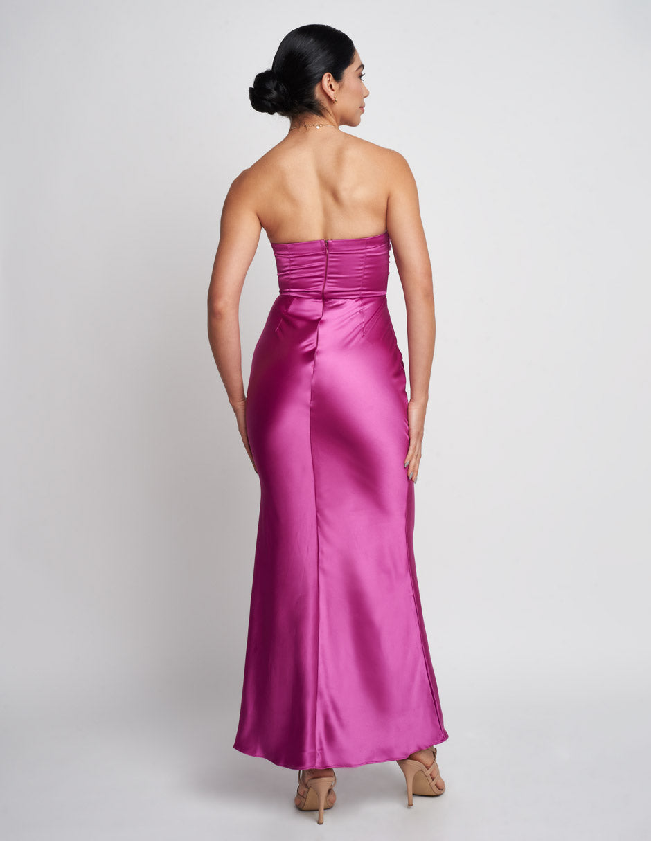 Vestido Devendi elegante maxi en tela satinada en color morado strapless