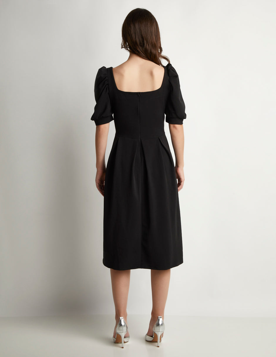 Vestido Midi Negro Formal con Escote Corazón y Tela Stretch