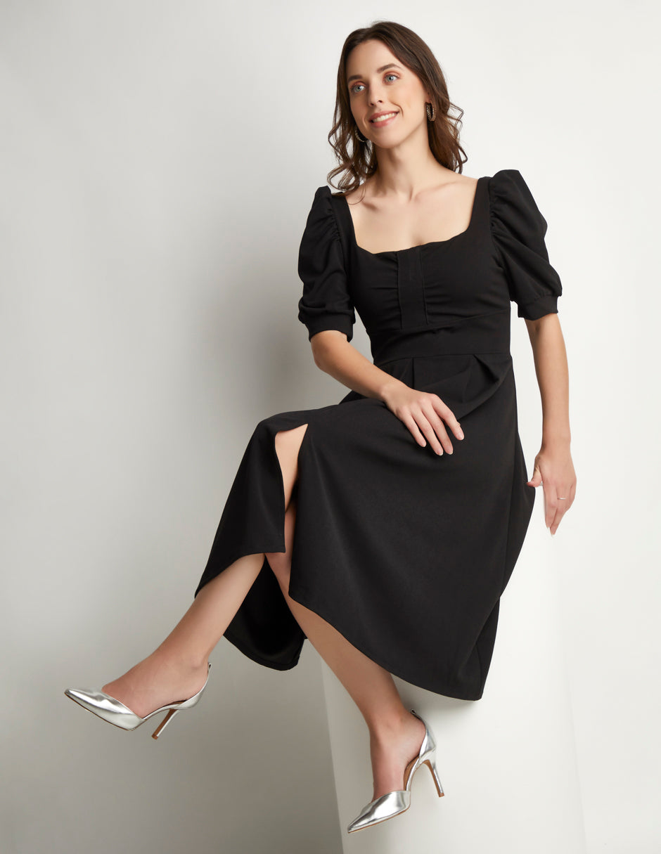 Vestido Midi Negro Formal con Escote Corazón y Tela Stretch