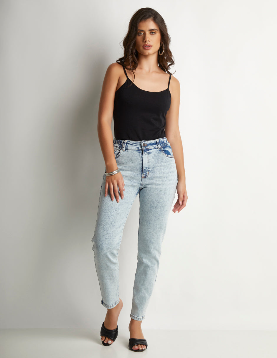 Jeans de mujer mezclilla azul claro tiro alto Mom Fit  al tobillo Tela rígida