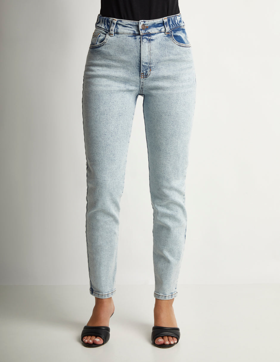 Jeans de mujer mezclilla azul claro tiro alto Mom Fit  al tobillo Tela rígida