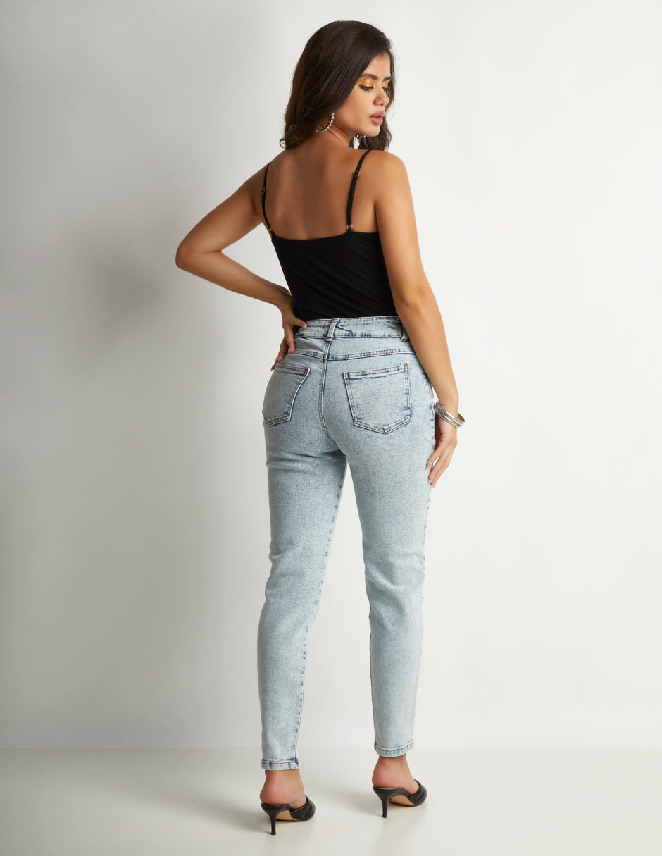 Jeans de mujer mezclilla azul claro tiro alto Mom Fit  al tobillo Tela rígida