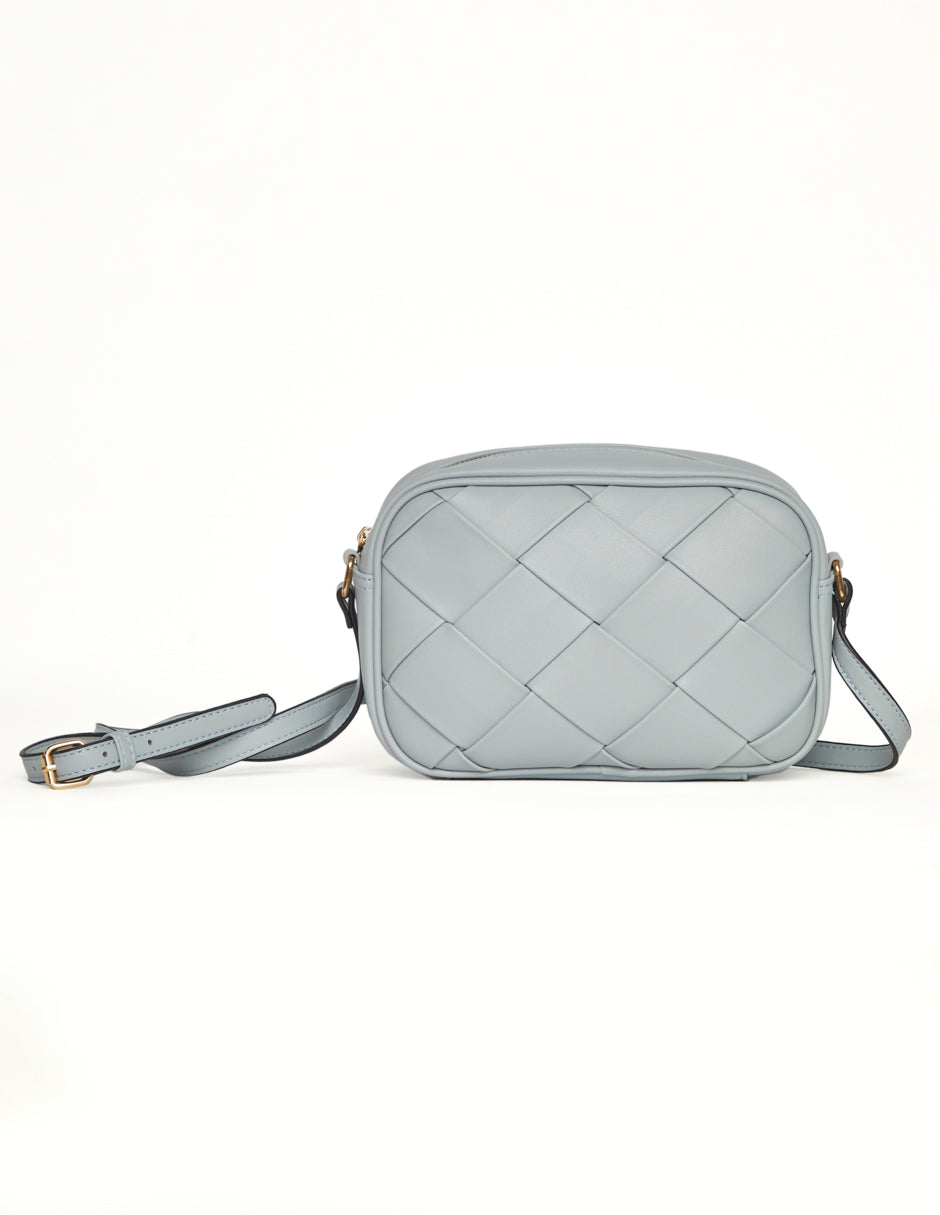 Bolsa crossbody tejida en color azul cielo