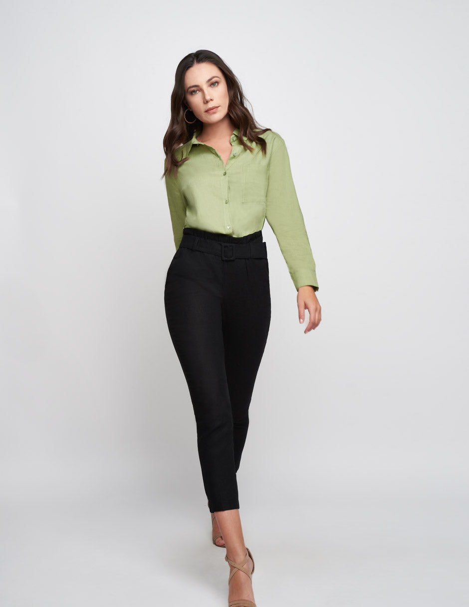 Pantalón formal para mujer de lino en color negro tiro alto corte es recto al tobillo